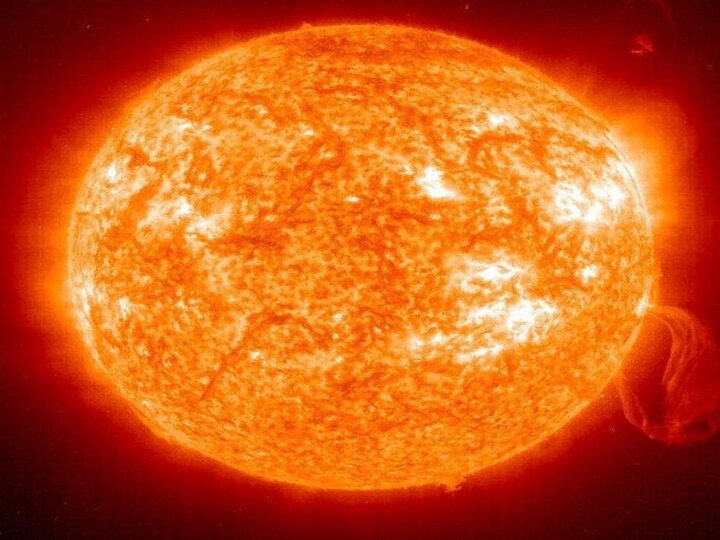 Солнце – это огромный огненный шар. Температура на поверхности Солнца – 20 млн. градусов.